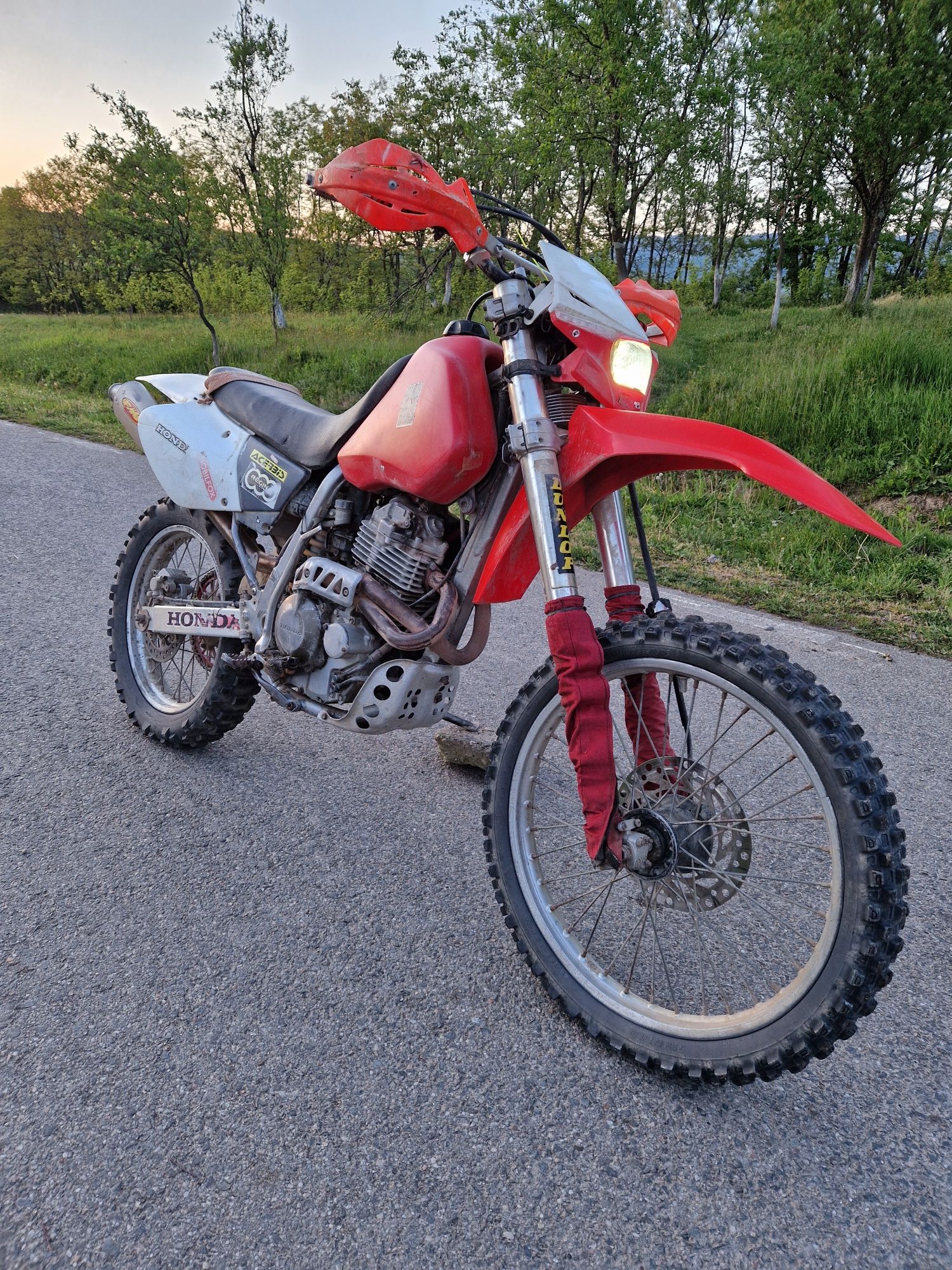 Vând honda xr 400