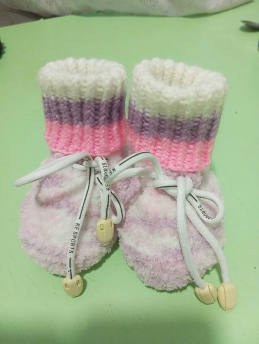 Детские вязанные пинетки