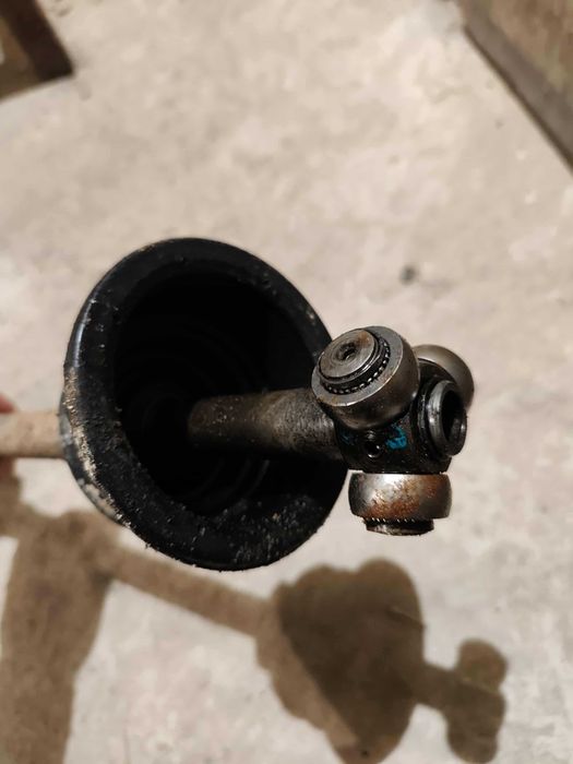 Полуоска Москвич Алеко