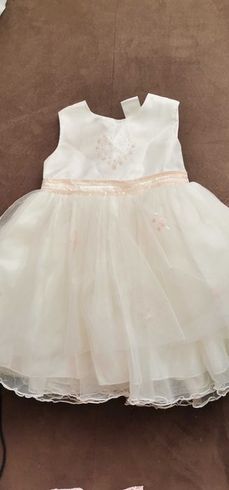 Бяла рокля, подходяща за сватба или друг повод