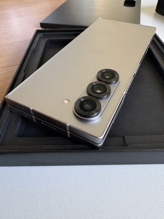 Samsung Galaxy Z Fold 6 512Gb Silver Shadow impecabil
