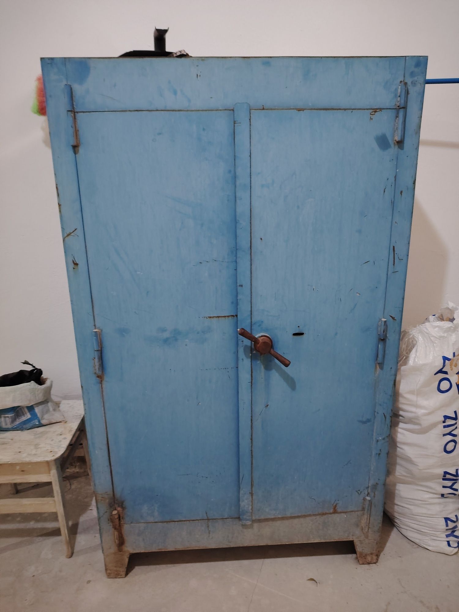 Seyf satiladi qolayli baxada