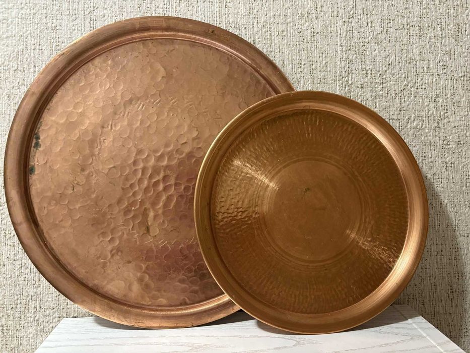 Медни подноси за кафе и сладки.