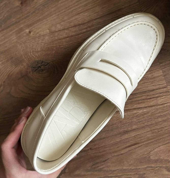 Бели Лоуфъри Zara