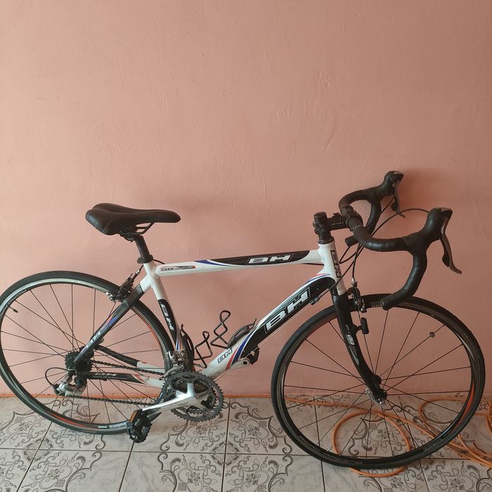 Vând bicicletă curse BH bikes
