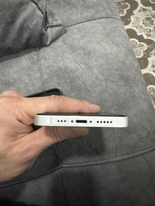 Айфон 13 в отличном состоянии