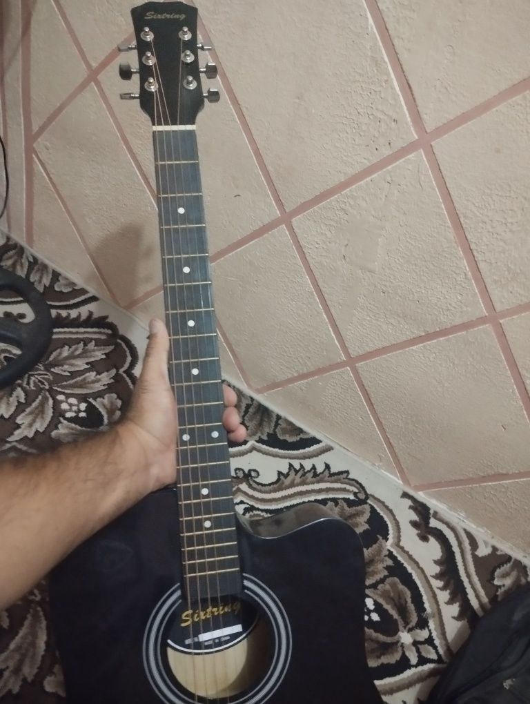 Sroʻchni sotiladi gitara