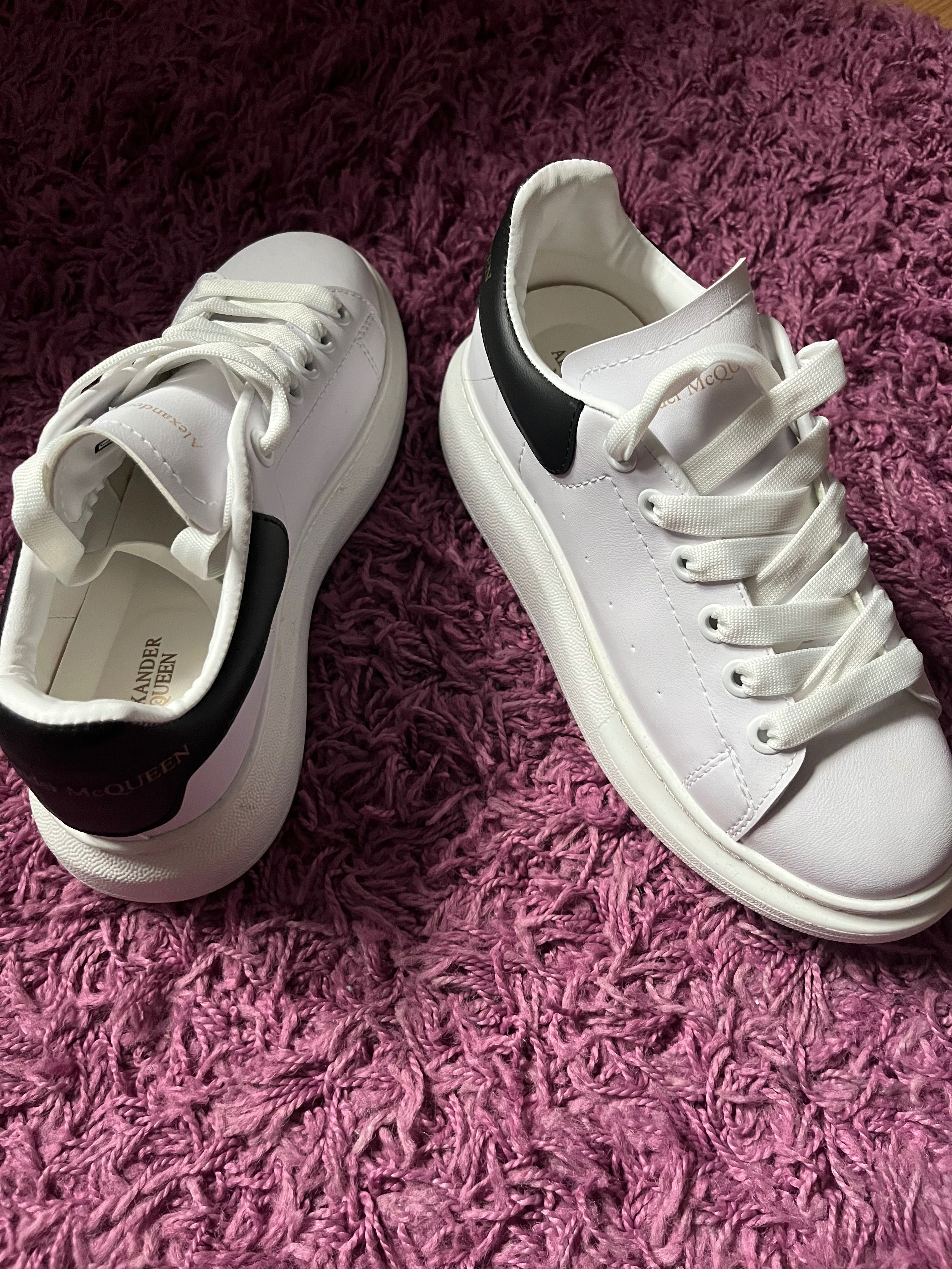 Alexander McQueen pantofi