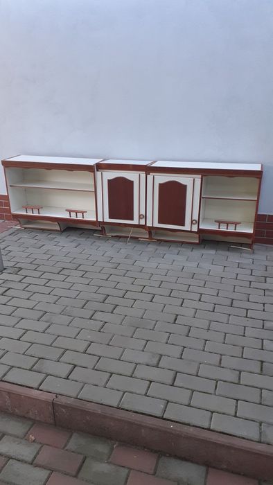 Vand 3 corpuri suspendate  bucătărie.