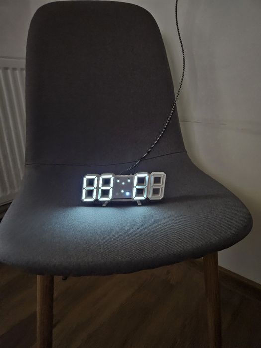 Ceas digital led  alb 3d cu data si temperatura usb c