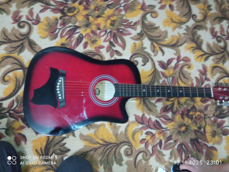 Продаю гитару срочно