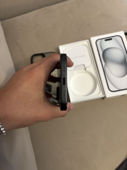 Vand iPhone 15 sanatate 90%