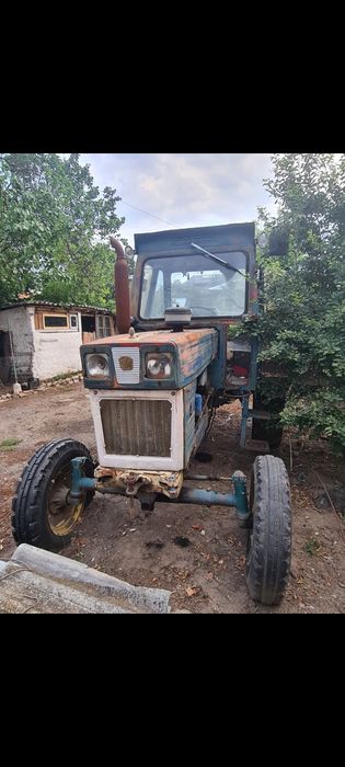 Tractor Universal 650