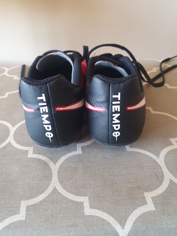 Детски футболни обувки(бутонки)-Nike Tiempo