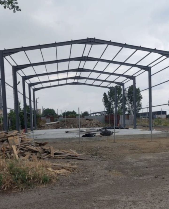 Vând hală metalică 10 m cu 20 m cu 4 m cu montaj  cu plata la