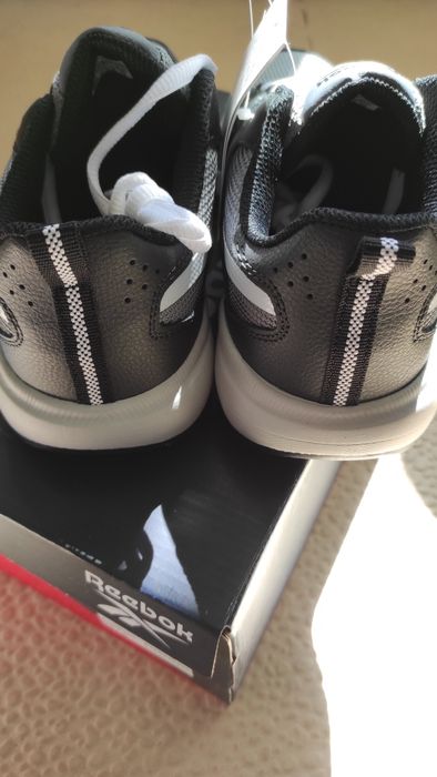 Нови оригинални дамски маратонки Reebok  номер 36