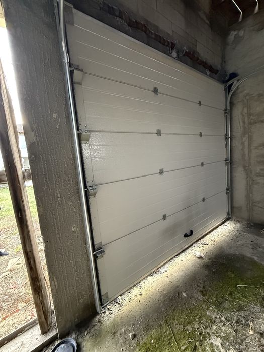 Usa de garaj 3m latime/2,75 m inaltime