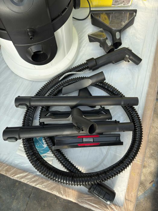 Aspirator cu spalare prin injectie-extractie Karcher SE 4, 1000 W