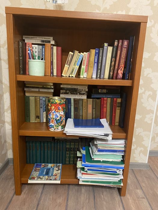 Продам стеллаж для книг