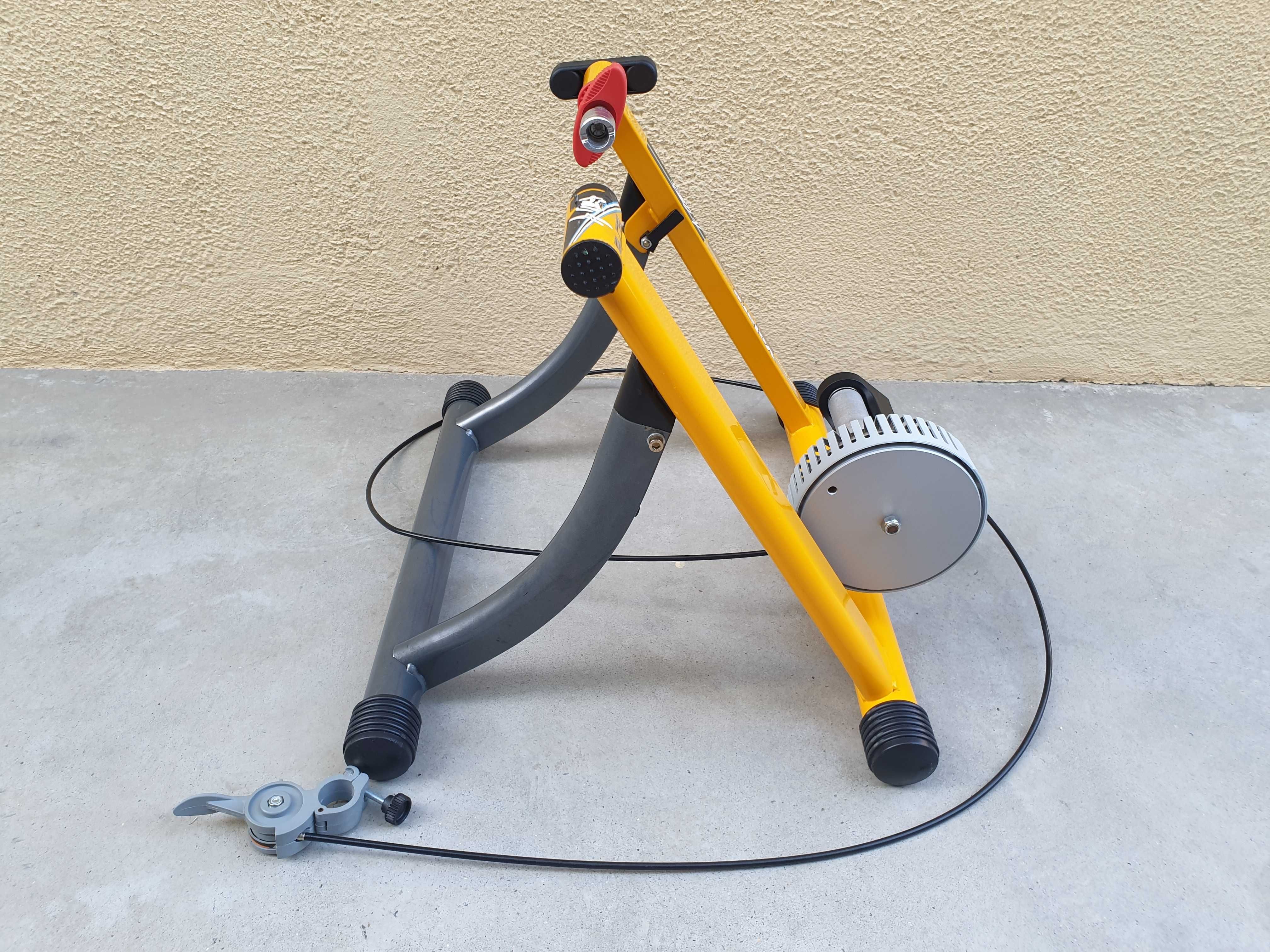 Hometrainer Elite volare cu comanda pe ghidon