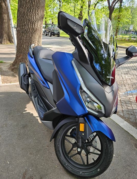 Scuter Honda Forza 350, 2024, garantie 2028, 3200km, primul proprietar