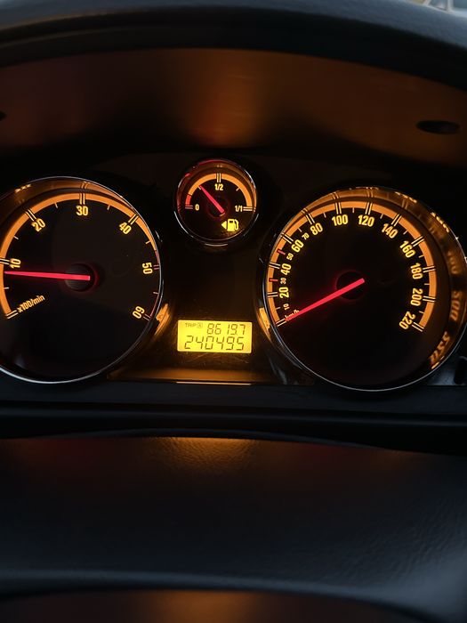 Vand sau Schimb cu 4x4 Opel Antara 2010 2.0D. 4x2