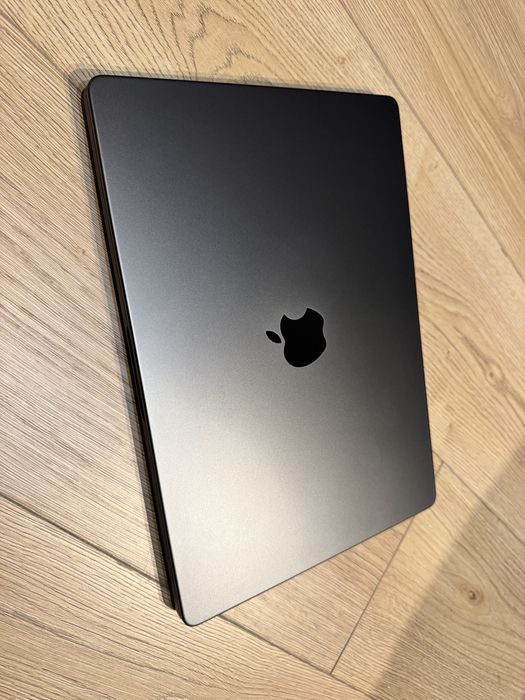 Macbook Pro M3 Pro - 14 inch, 18 GB RAM, 1 TB SSD - stare impecabila