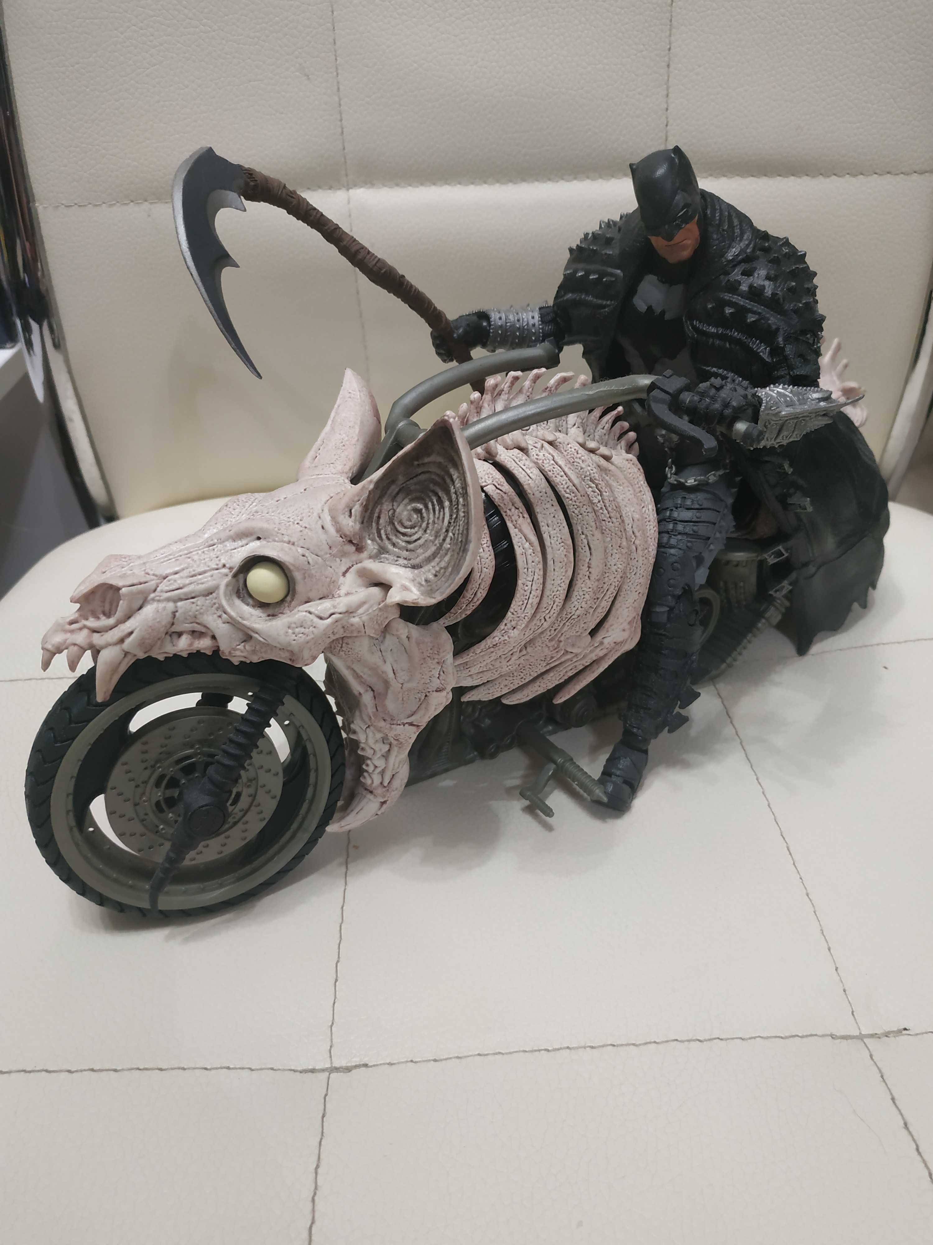 Екшън фигура Батман с мотор