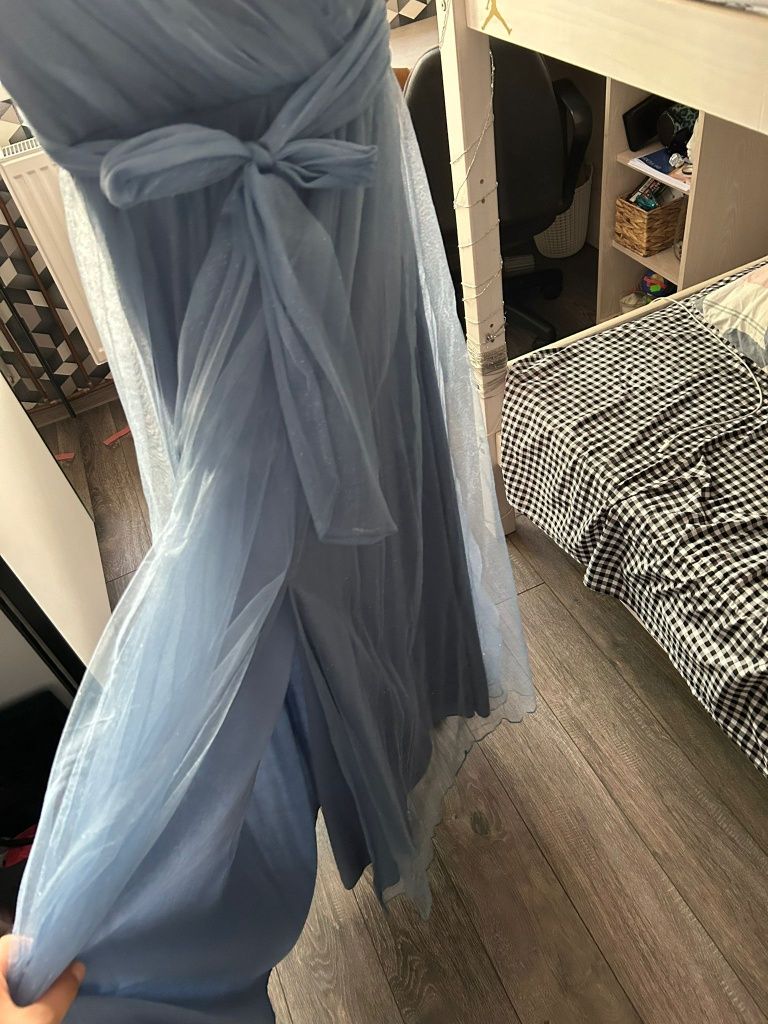 Vând rochie baby blue