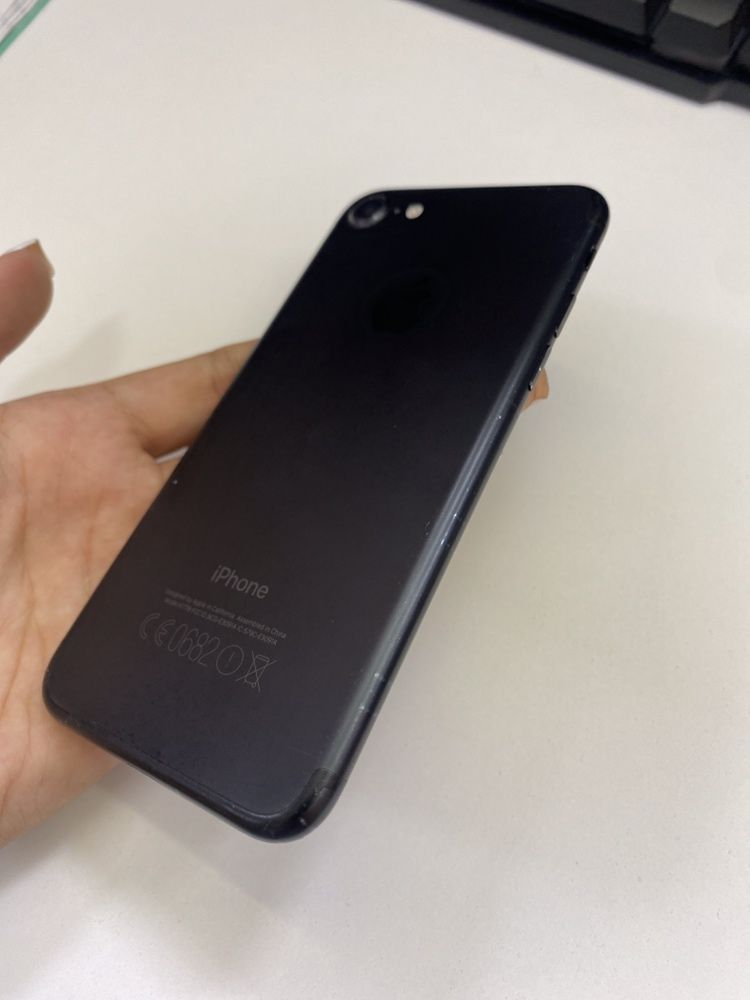 iPhone 7 32  гб черный цвет