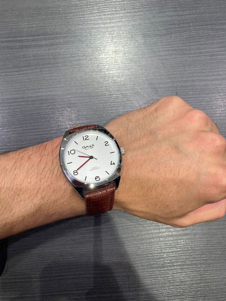 Продам кожаные часы Omax!