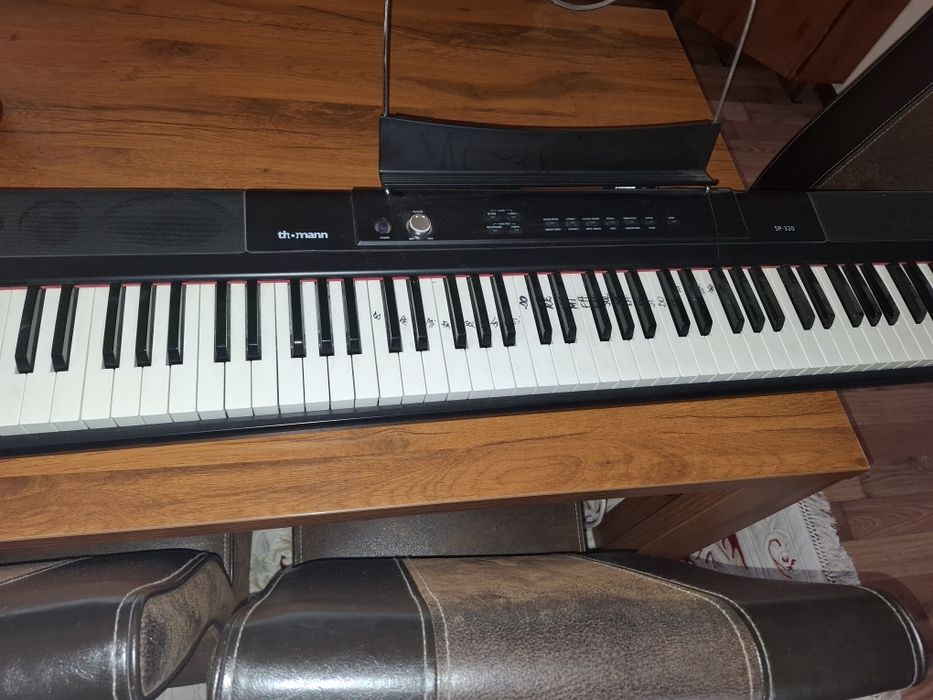 Vând pian electric pentru începători, in stare perfecta de funcționare