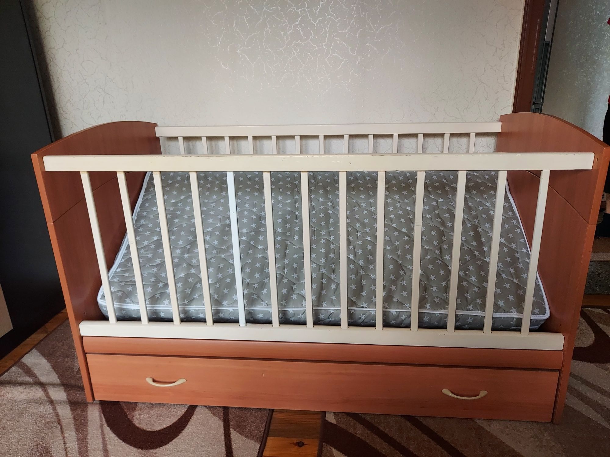 Детско легло с матрак 140/70 см.. Матрака е нов.