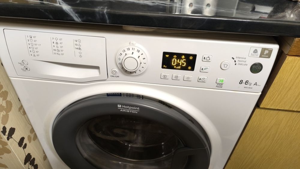 пералня със сушилня комбинирана Hotpoint Ariston с шум в лагера