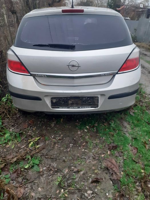 Dezmembrez Opel Astra H, 1.9 CDTI, 150 Cp , an 2004