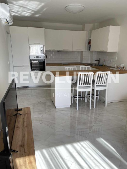 Двустаен апартамент в района на Ален мак!