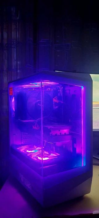 Продавам Геймърско PC I7 13700/32Gb/1.5TB nVme/RTX 3070TI/Гарац