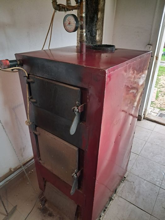 Vând centrala pe lemne, URGENT!