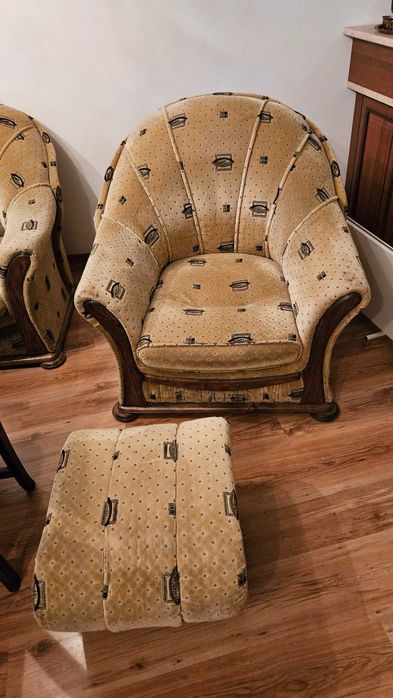 Холна гарнитура - диван + фотьойл и табуретка