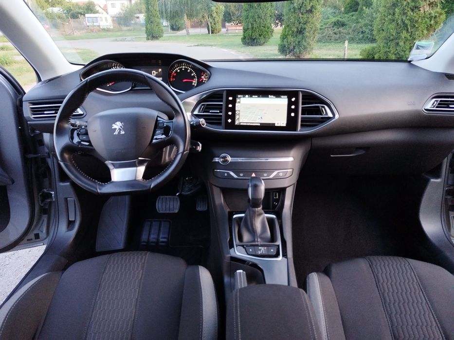 Peugeot 308 Style 1.2iT cu 130 cp,an 2015,automat,euro 6,navi,climat
