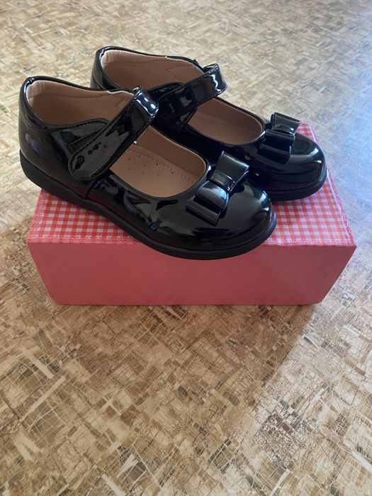 Новые туфли на школу для девочки