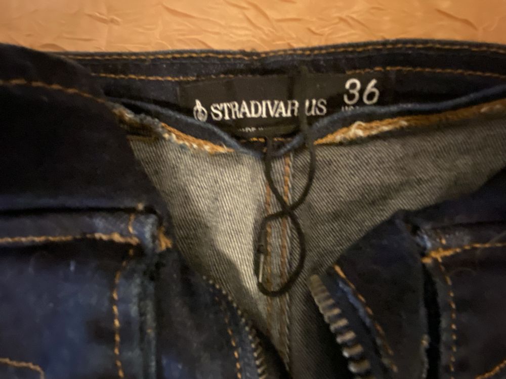 blugi Stradivarius, marimea 36