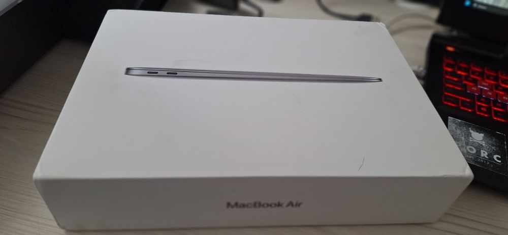 Apple MacBook Air Retina 13" - 2020 - A2337 - 8 GB RAM - 256 GB SSD