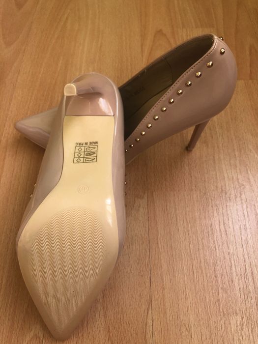 Дамски обувки с ток