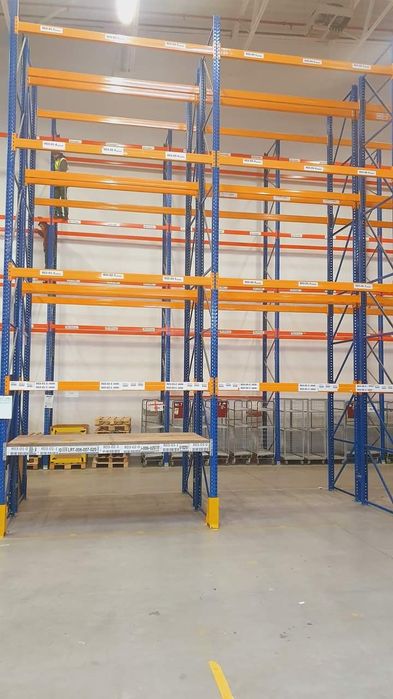 Vând rafturi metalice pentru depozitarea de euro paleți