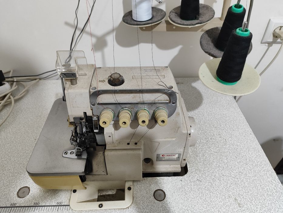 Срочно продаю швейную машину