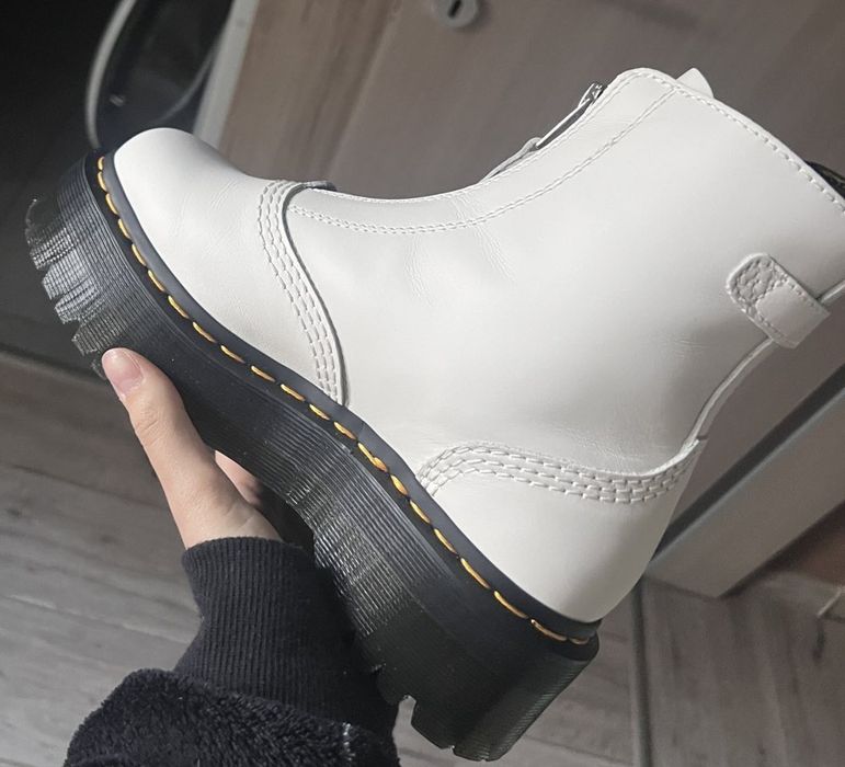 Чисто нов Dr.martens JETTA 38номер,цвят бял