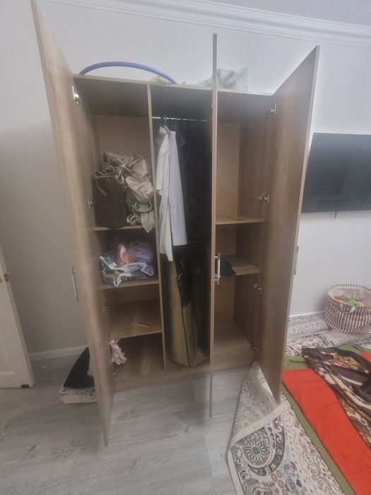 Шкаф почти новый