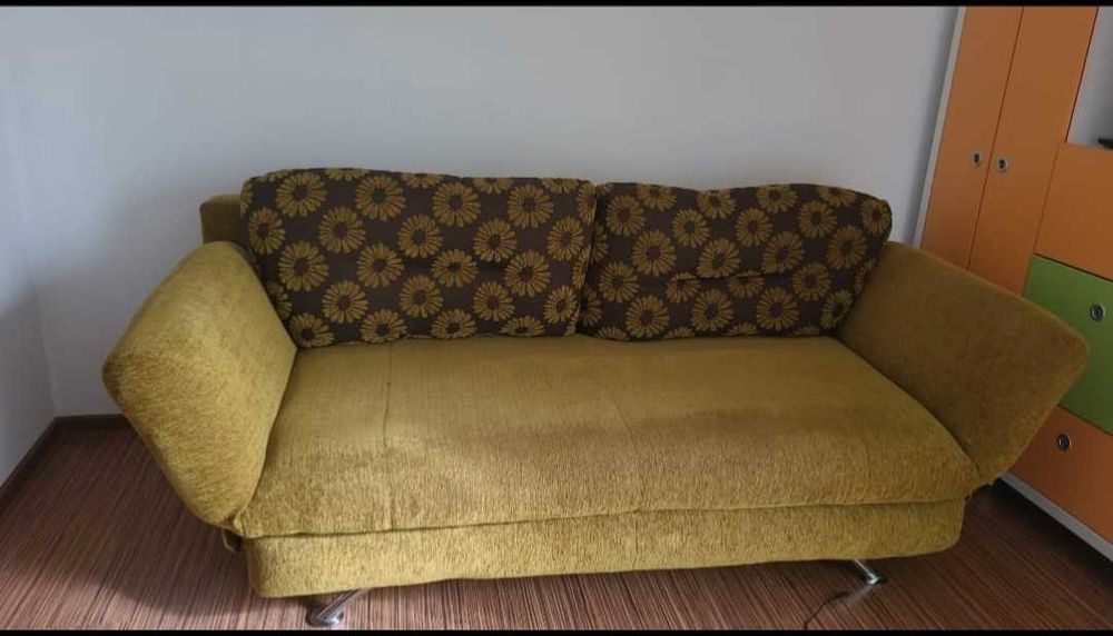 Canapea extensibila cu lada depozitare