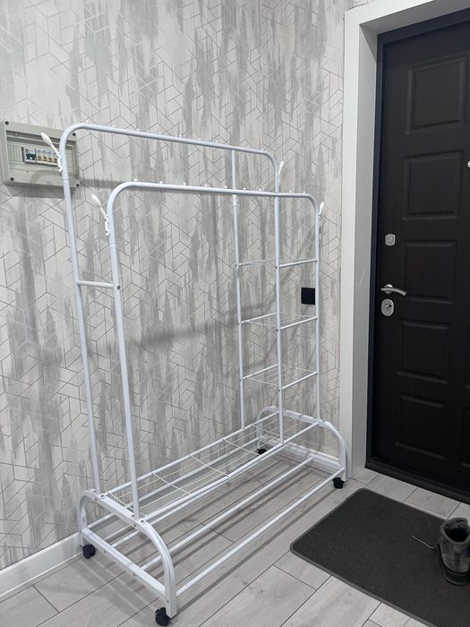 Продается вешалка в идеальном состоянии